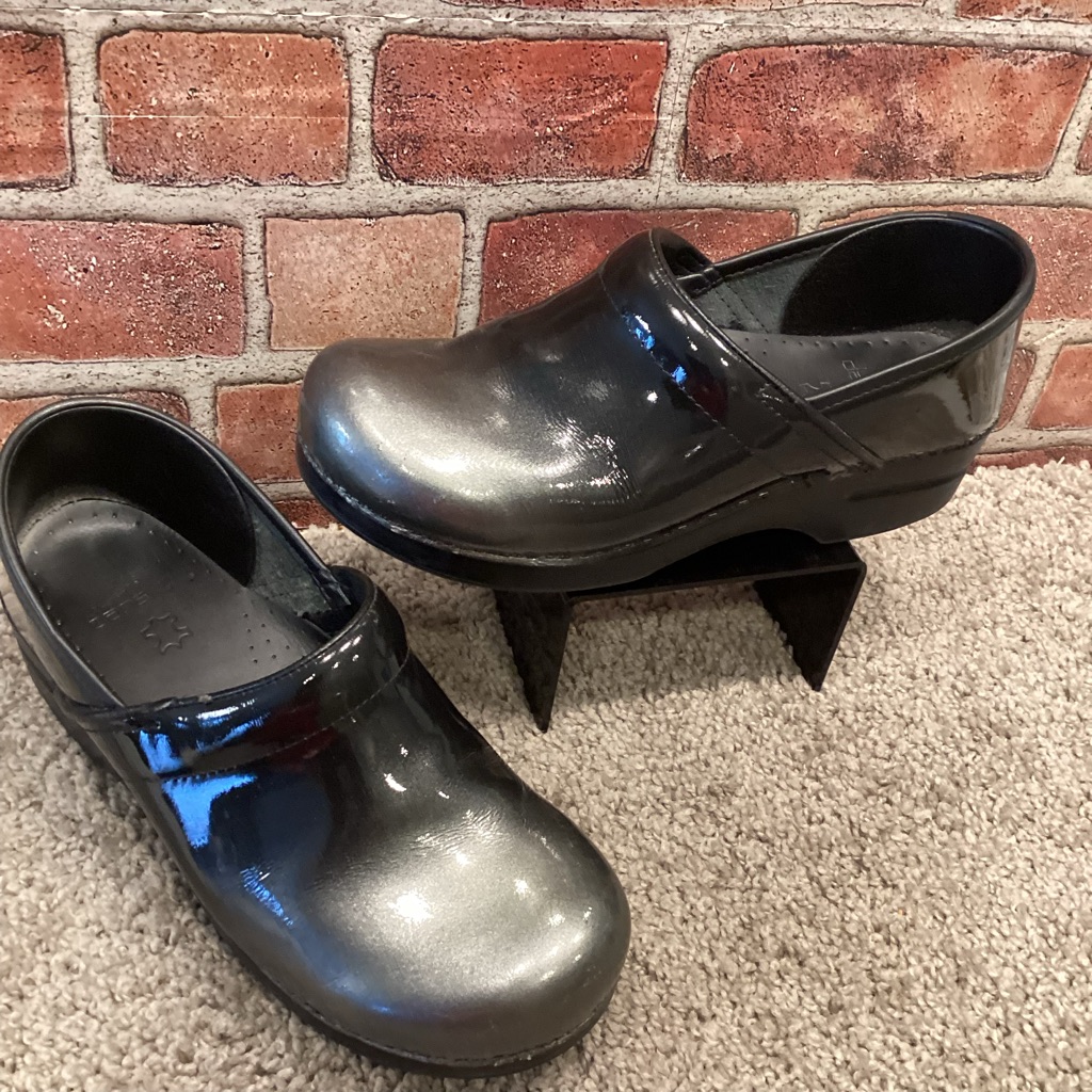 Dansko Professional Women’s Patent Leather Clogs Size 40 Eu 9.5 -10 Us